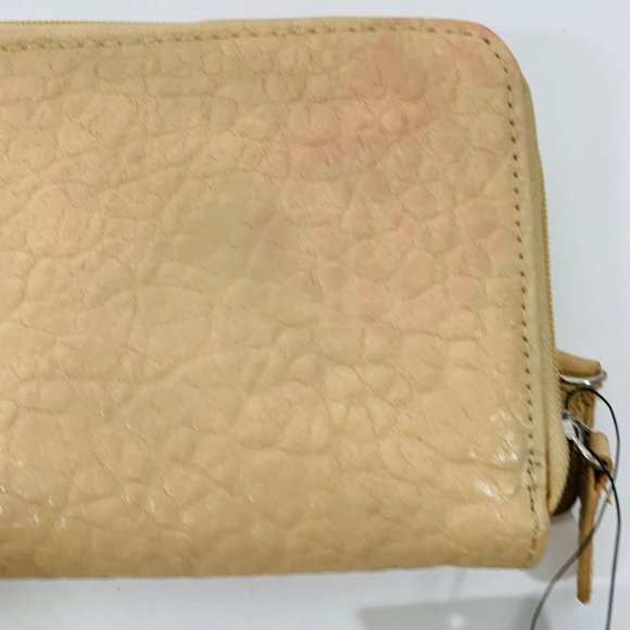 Beverly Hills Polo Club Wallet Stanford Zip Large Metal Medallion Logo Sand READ - Picture 6 of 9